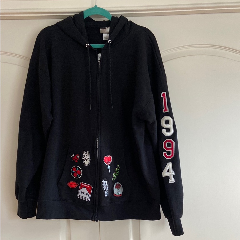 CUSTOM HANES BLACK FULL ZIP SWEATSHIRT WITH HOOD AND FUN PATCHES SIZE LARGE